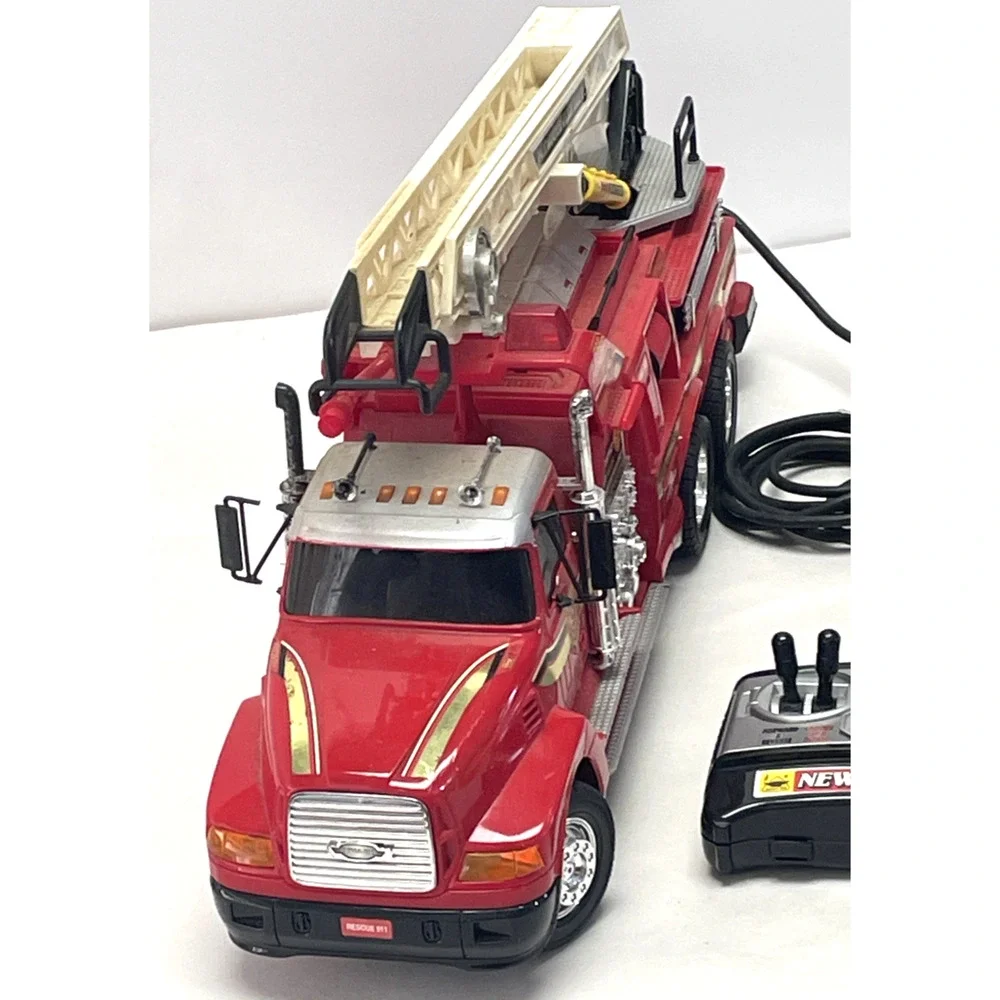 New Bright 20in RC Fire Ladder Truck Remote Controller Included Missing Front wh